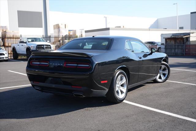 2022 dodge challenger sxt