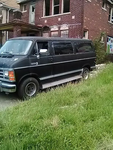 1987 dodge ram van b250 'heavy duty - cargo' v-8 5.2l. loaded! power dr/lk!