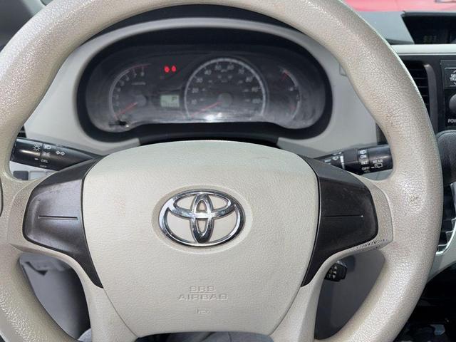 2014 toyota sienna l