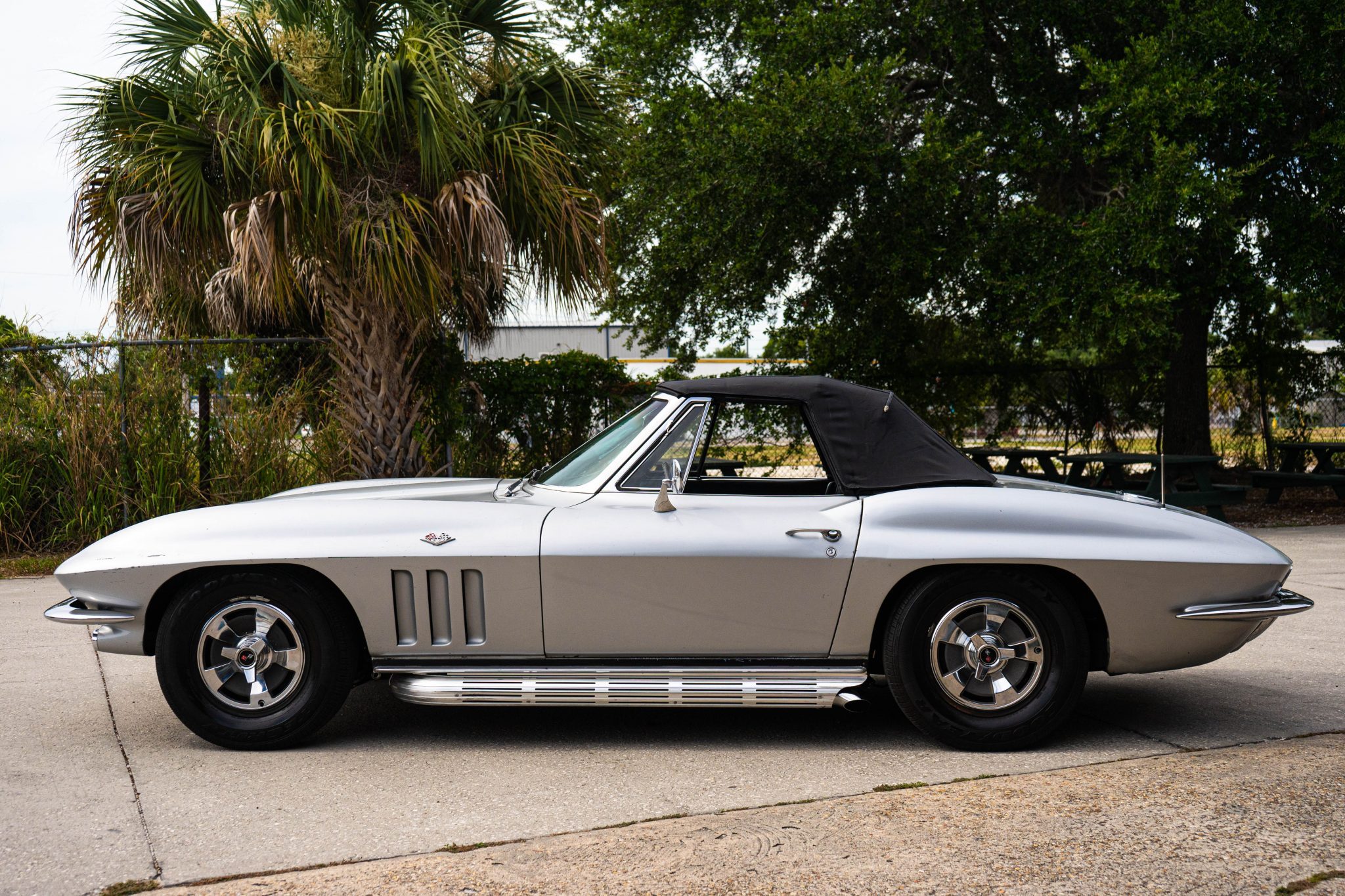 1966 chevrolet corvette convertible 4-speed