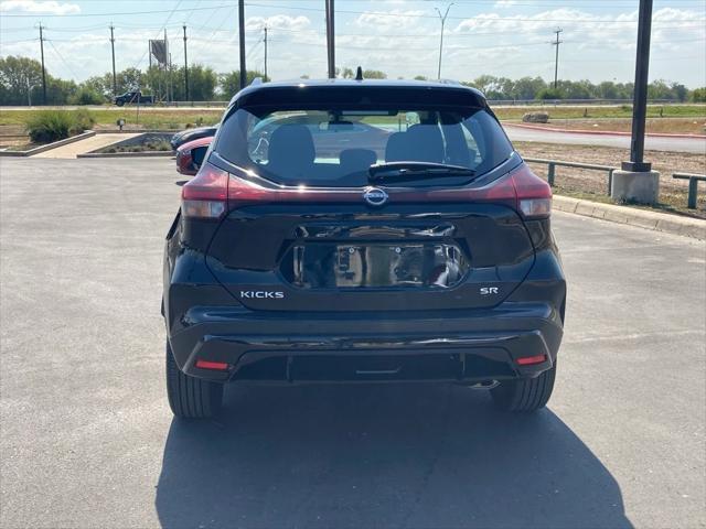 2024 nissan kicks sr