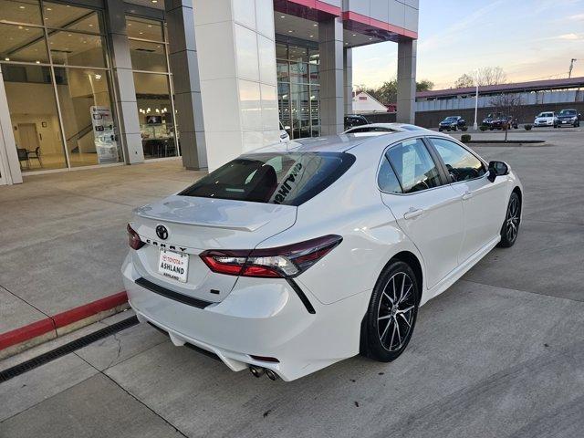2022 toyota camry se