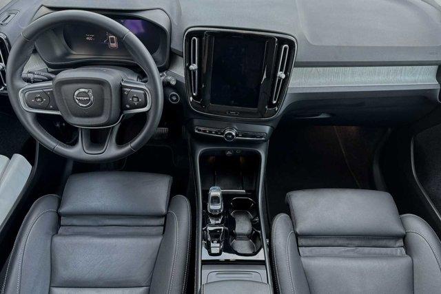 2024 volvo xc40 plus bright theme