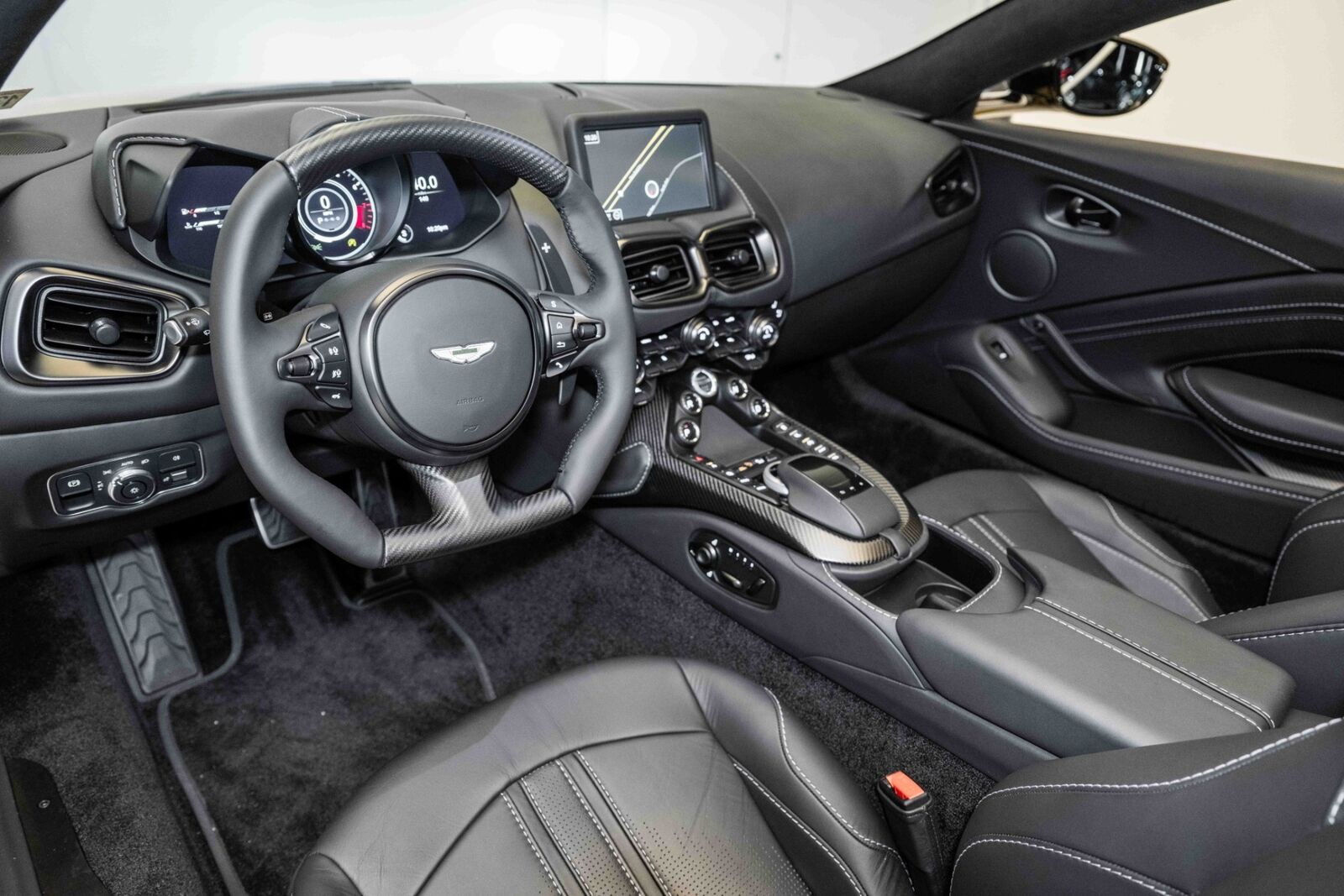 2023 aston martin vantage v8 roadster
