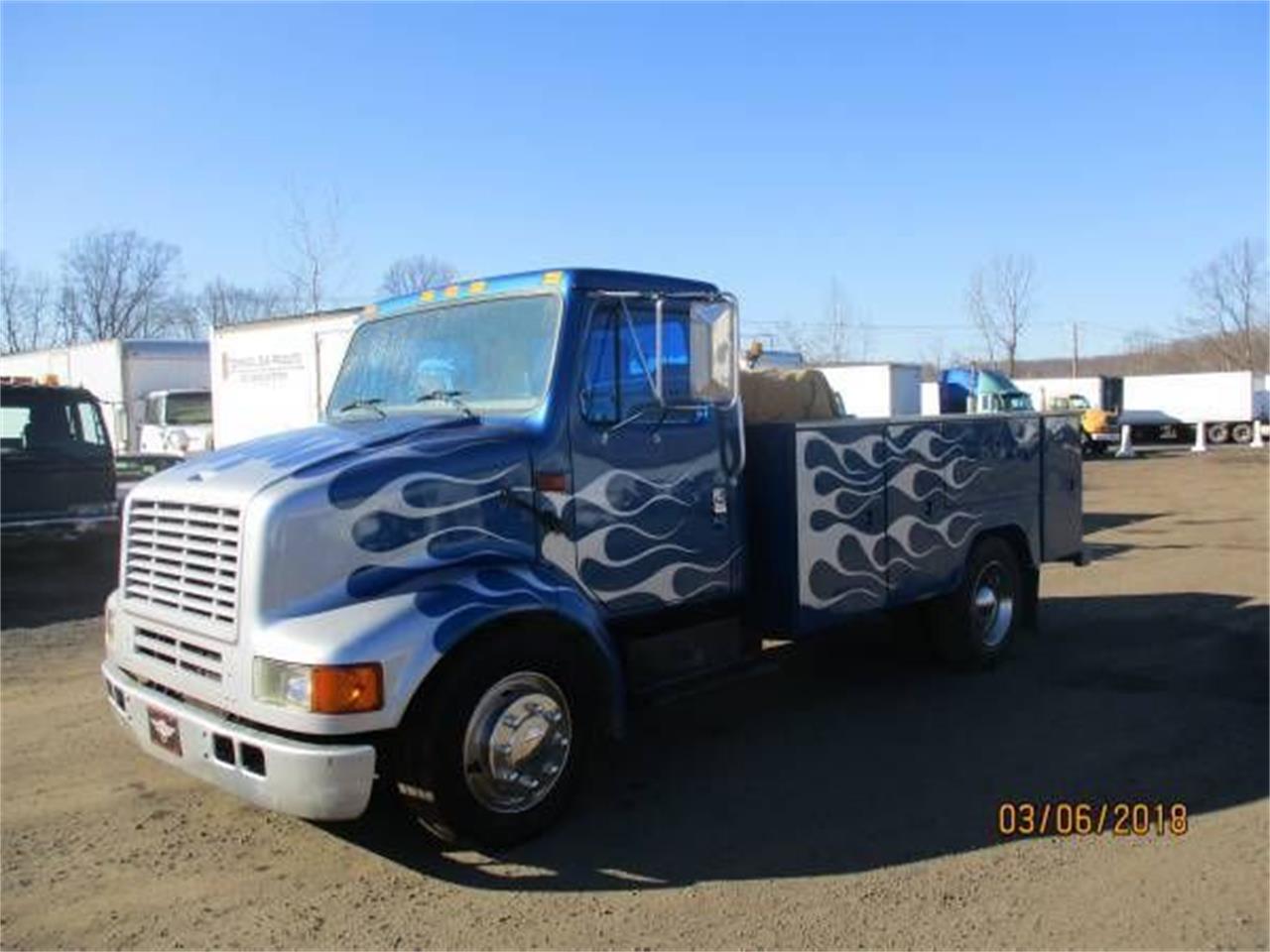 2001 international flatbed truck
