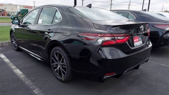 2022 toyota camry se