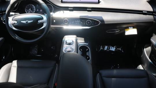 2025 Genesis GV70