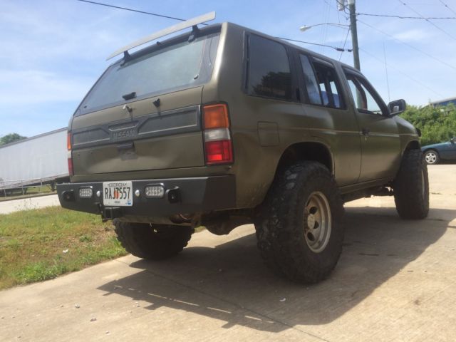 1992 nissan pathfinder modified for off road travel/racing