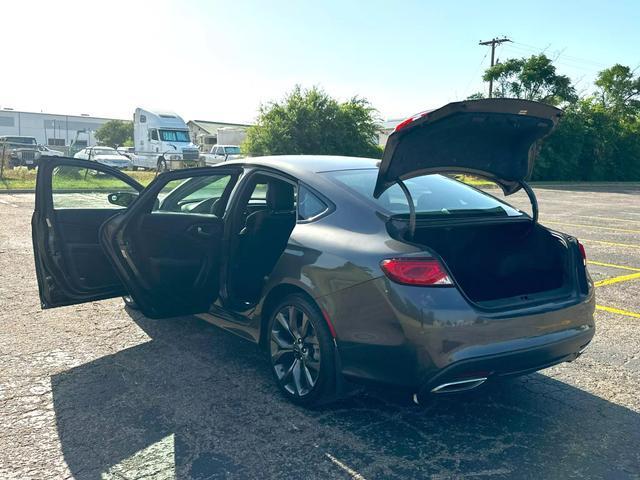2015 chrysler 200 s