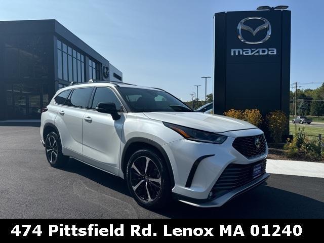 2022 toyota highlander xse