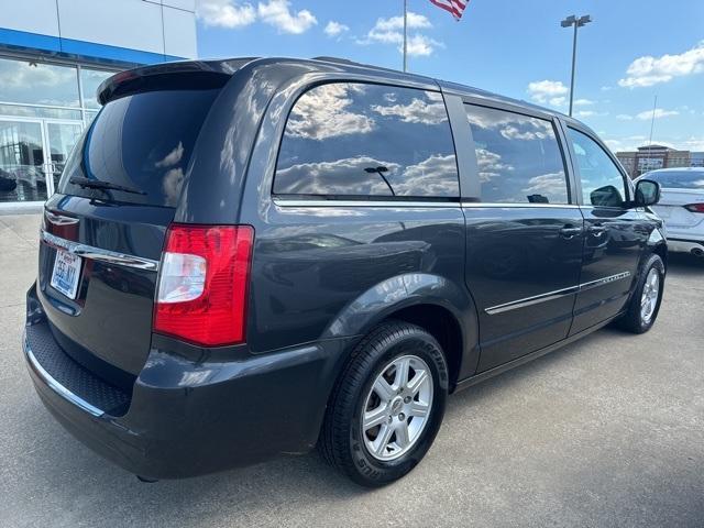 2011 chrysler town & country touring-l