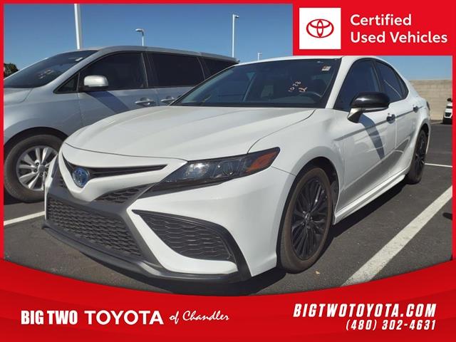 2022 toyota camry hybrid se