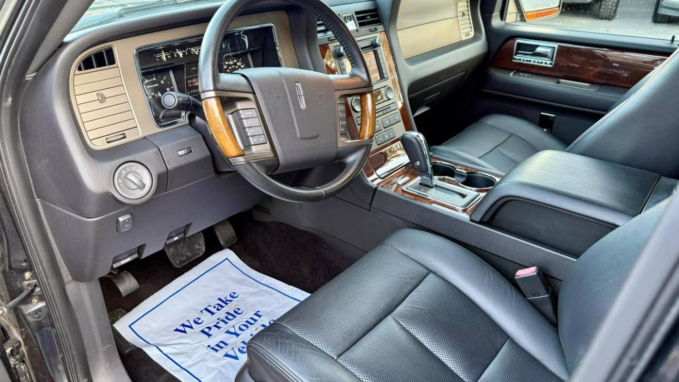 2013 lincoln navigator base