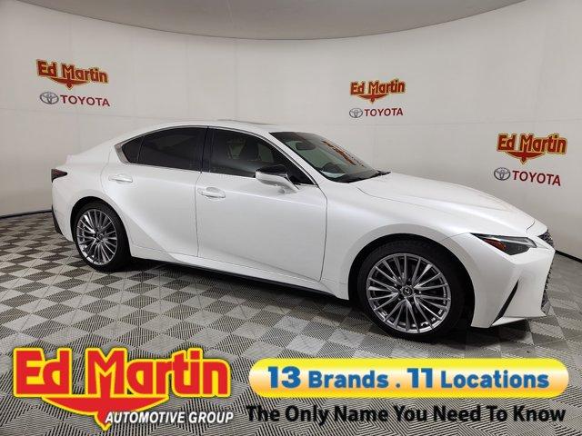 2023 lexus is 300 base
