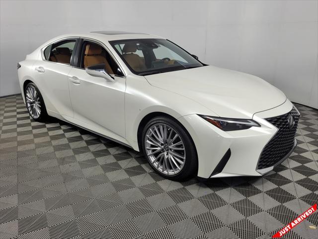 2022 lexus is 300 base