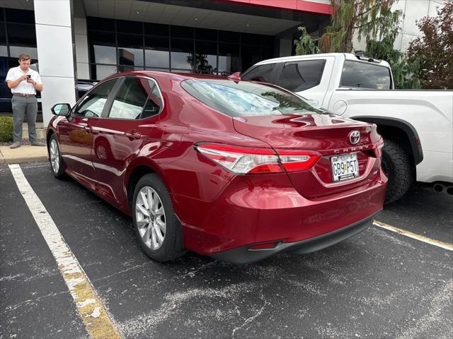 2020 toyota camry le