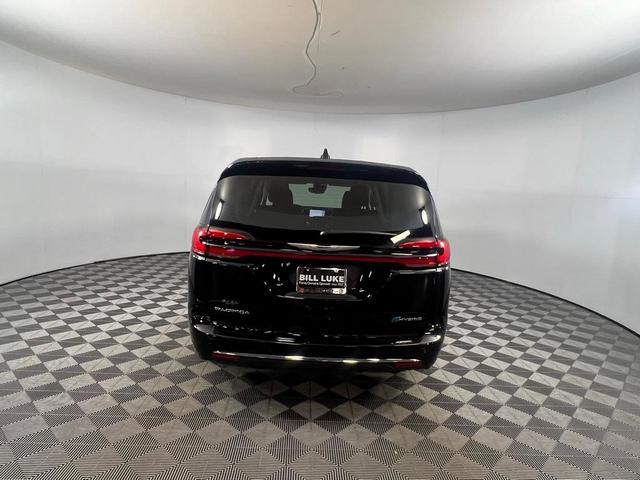 2024 chrysler pacifica hybrid select
