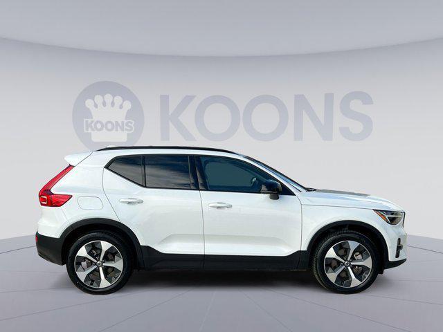 2024 volvo xc40 b5 plus dark theme
