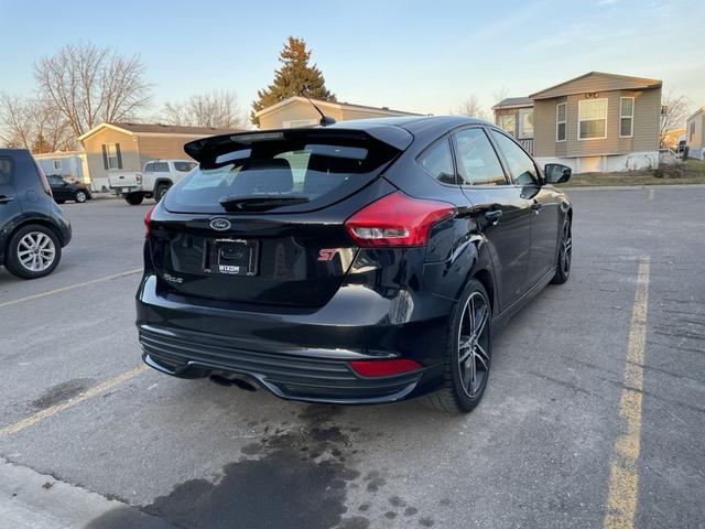 2017 ford focus st base