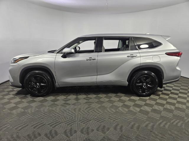 2021 toyota highlander le