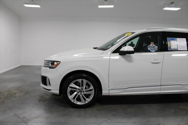 2022 audi q7 55 premium plus