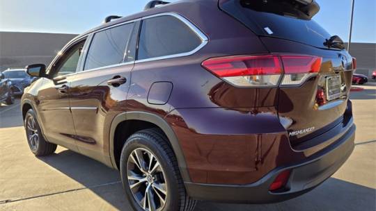 2019 toyota highlander le