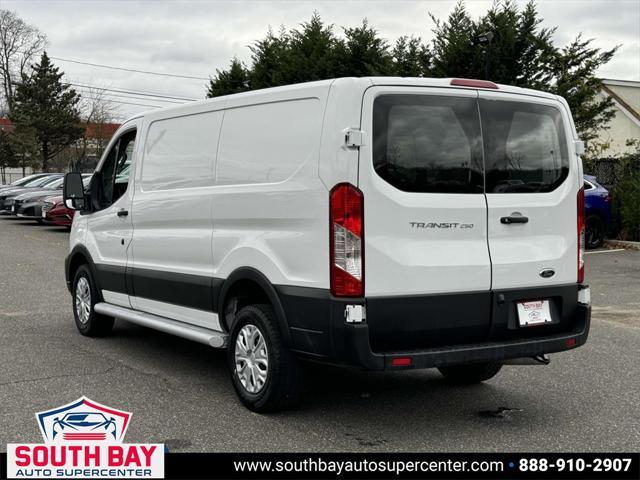 2023 ford transit-250 base