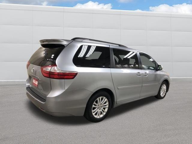 2017 toyota sienna xle