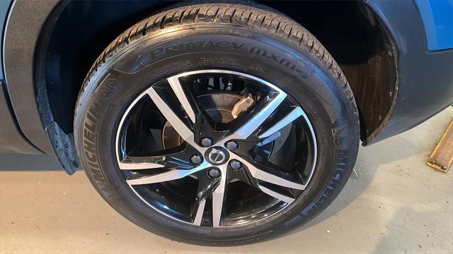 2023 volvo xc40 b5 core