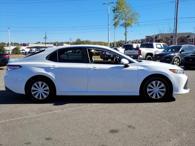 2019 toyota camry hybrid le