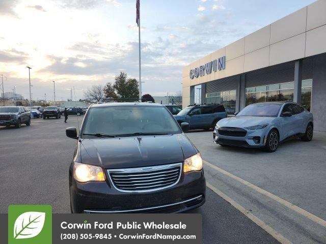 2014 chrysler town & country touring