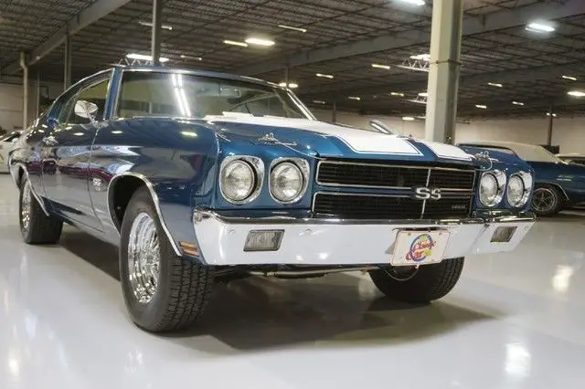 454 v8, gorgeous restoration, 4 speed, super clean ivory interior