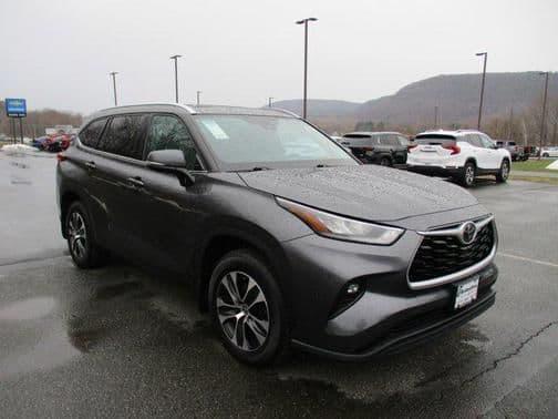 2020 toyota highlander xle in cheshire, massachusetts