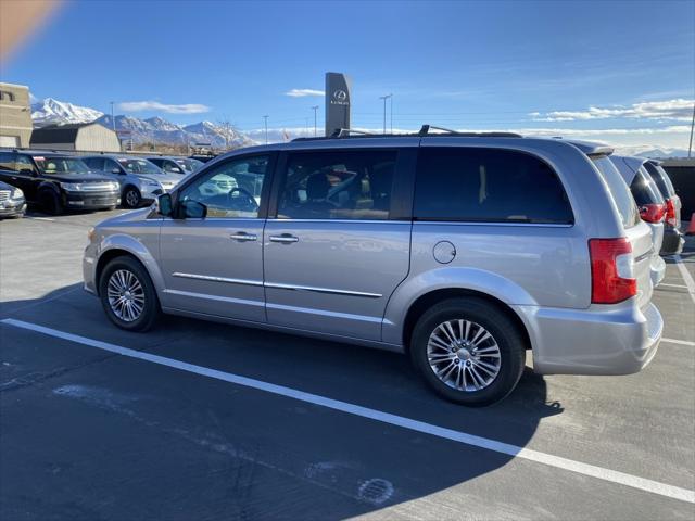 2014 chrysler town & country touring-l