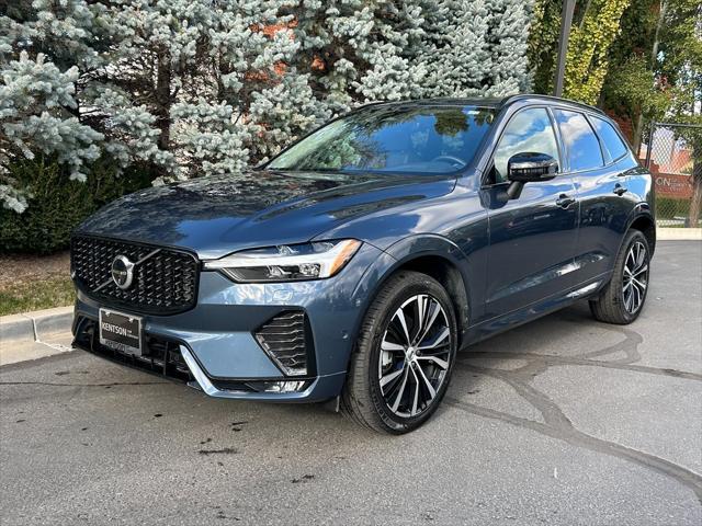 2024 volvo xc60 b5 plus dark theme