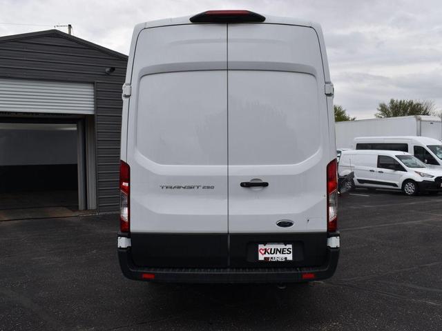2022 ford transit-250 base