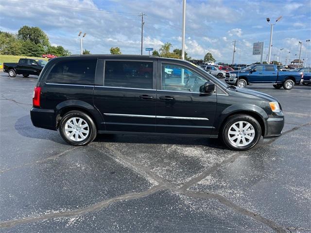 2016 chrysler town & country touring