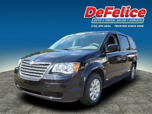 2009 chrysler town & country in secaucus, new jersey