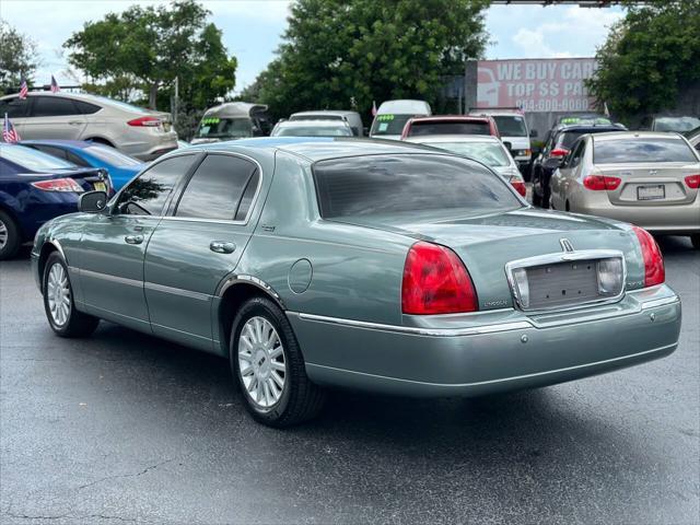 2005 lincoln town car signature