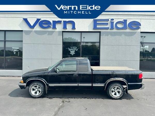2001 chevrolet s-10 pickup in co bluffs, iowa