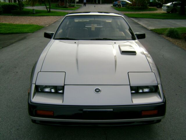 1984 300zx turbo 5 spd. - 7000 orig. mi. - 100 % orig.,showroom new, all docs