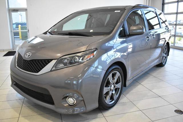 2017 toyota sienna se premium