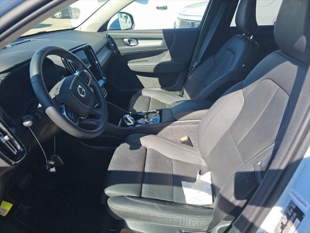 2024 volvo xc40 b5 plus bright theme