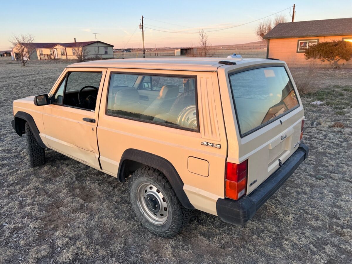 1989 jeep cherokee xj 2 door 4.0 liter automatic government vehicle