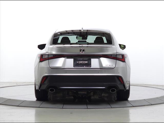 2022 lexus is 300 base