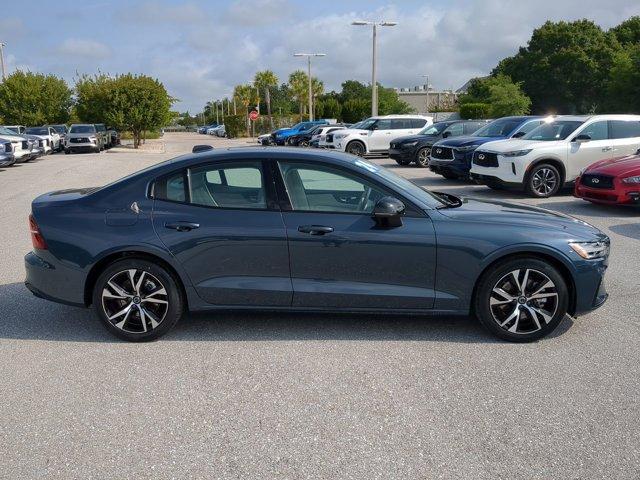 2024 volvo s60 b5 plus dark theme
