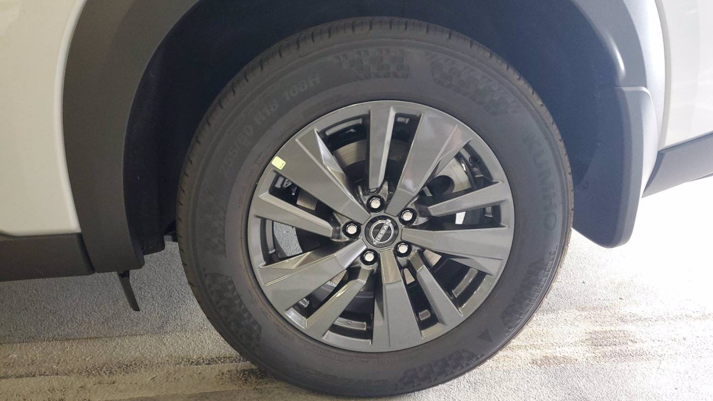 2022 nissan pathfinder sv