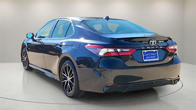 2022 toyota camry se