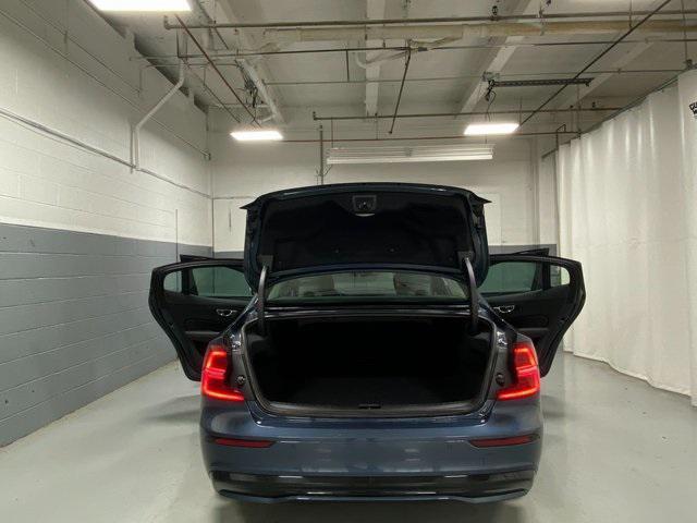 2024 volvo s60 b5 plus dark theme