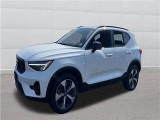 2023 Volvo XC40 b5 plus dark theme